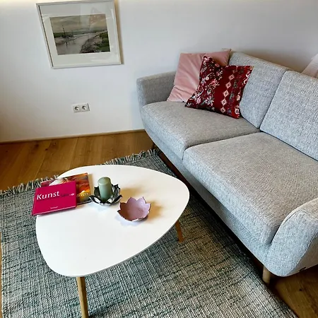 La Vie En Rose Apartment *