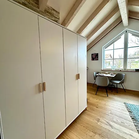 La Vie En Rose Apartment